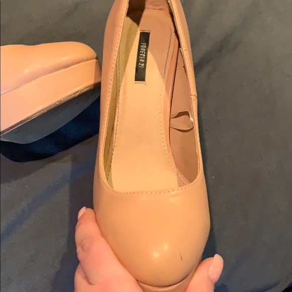 Tan heels - Picture 2 of 3